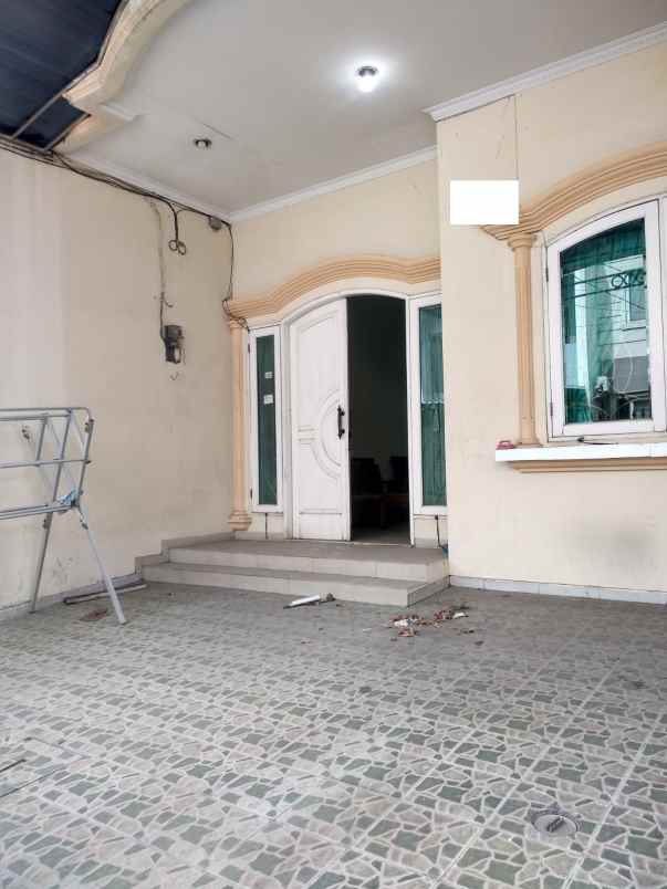 dijual rumah belakang mall kelapa