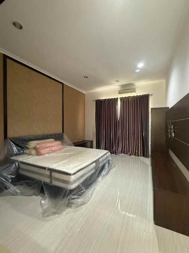 dijual rumah belakang mall kelapa gading