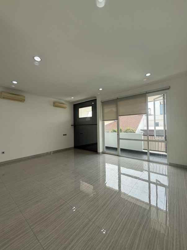 dijual rumah belakang mall kelapa gading