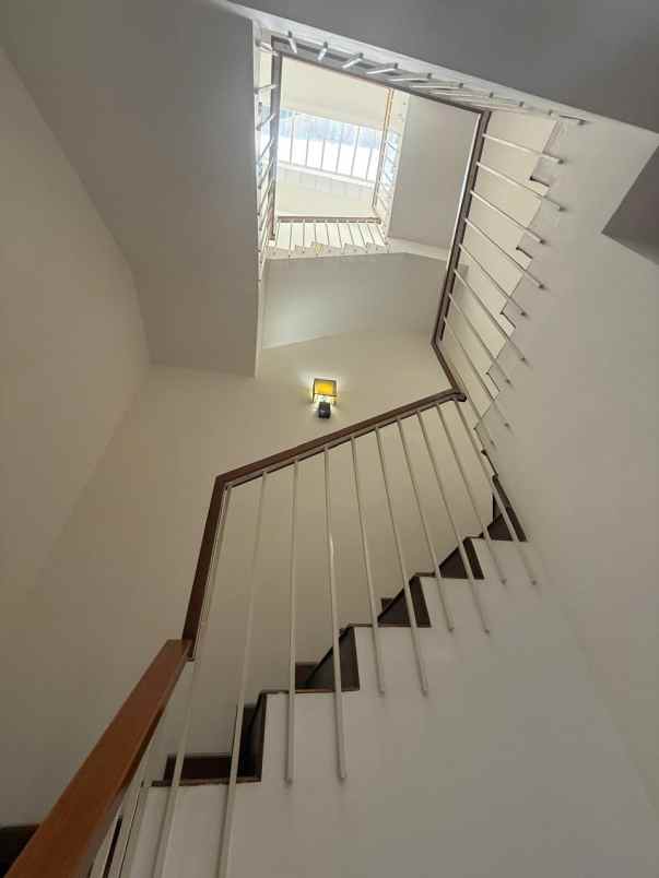 dijual rumah belakang mall kelapa gading