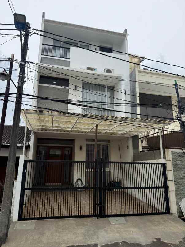 dijual rumah belakang mall kelapa gading