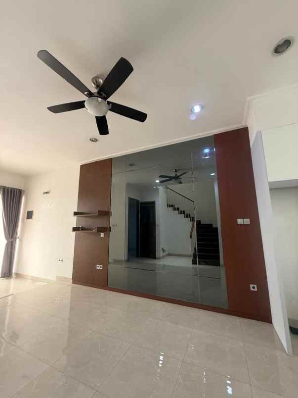 dijual rumah belakang mall kelapa gading