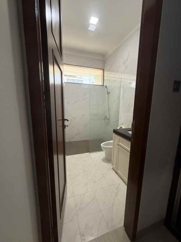 dijual rumah belakang mall kelapa gading