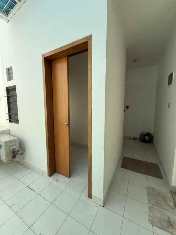 dijual rumah belakang mall kelapa gading