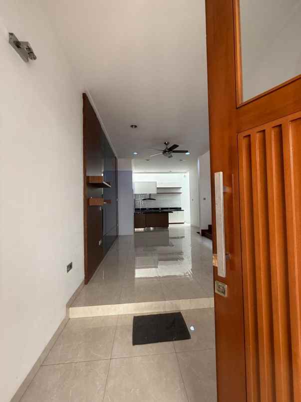 dijual rumah belakang mall kelapa gading
