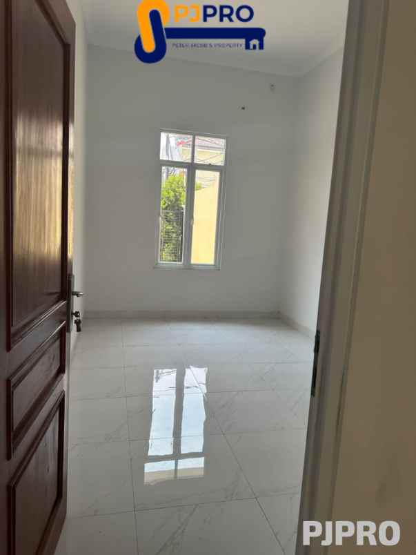 dijual rumah boulevard hijau