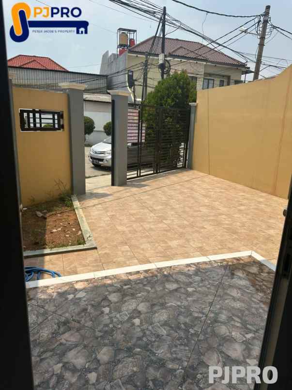 dijual rumah boulevard hijau