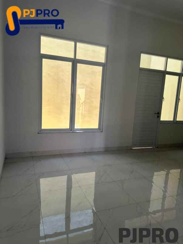 dijual rumah boulevard hijau