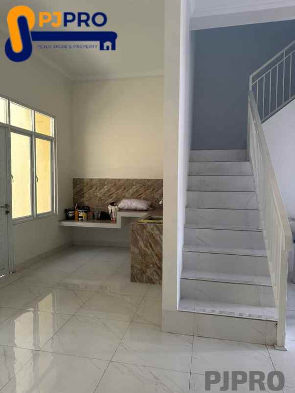 dijual rumah boulevard hijau
