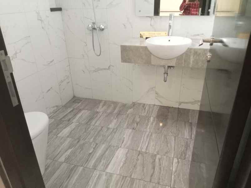 dijual rumah buah batu