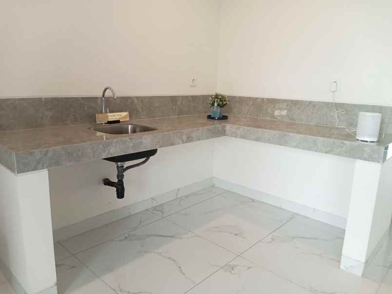 dijual rumah buah batu