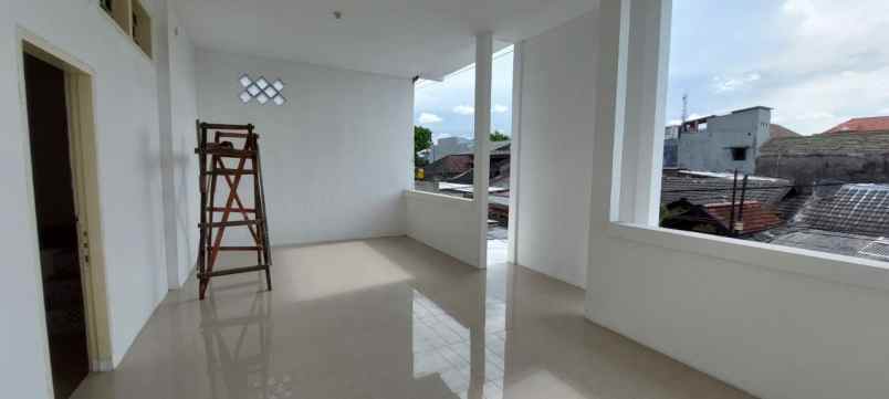 dijual rumah candi lontar