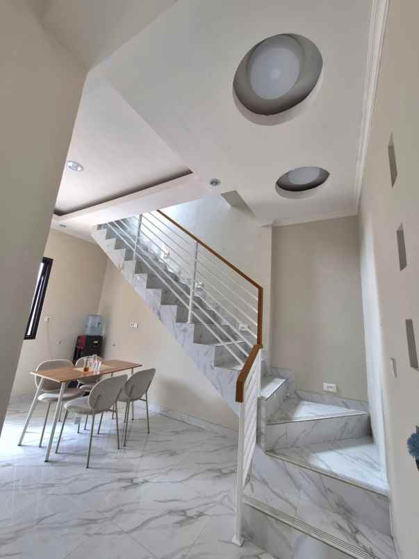 dijual rumah cikunir