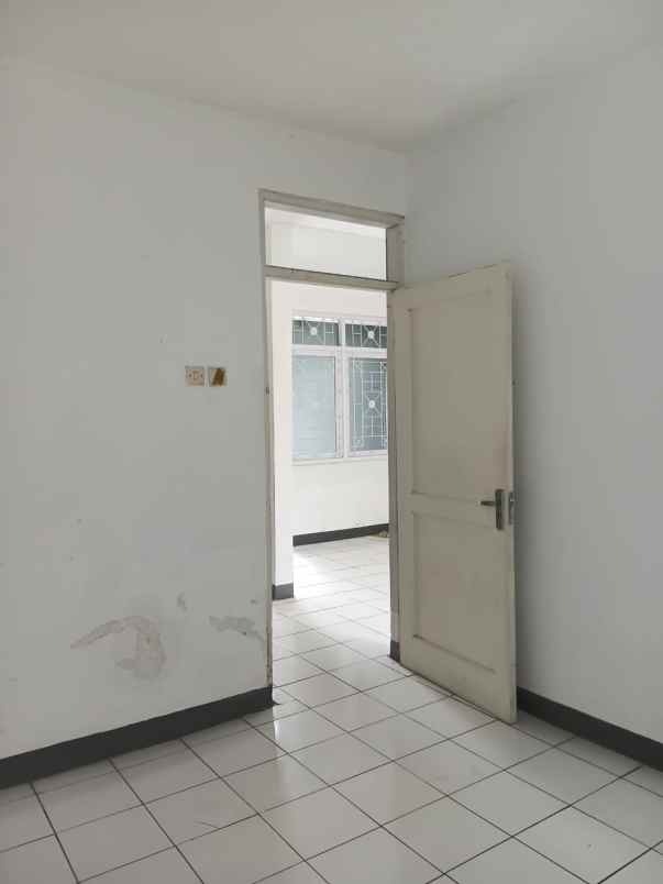 dijual rumah cipageran