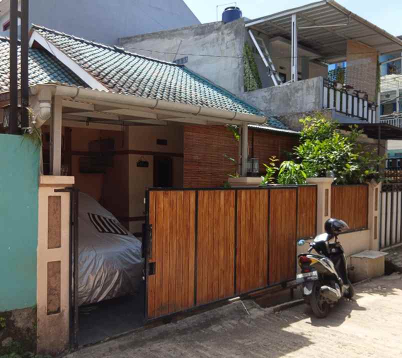 dijual rumah cipageran