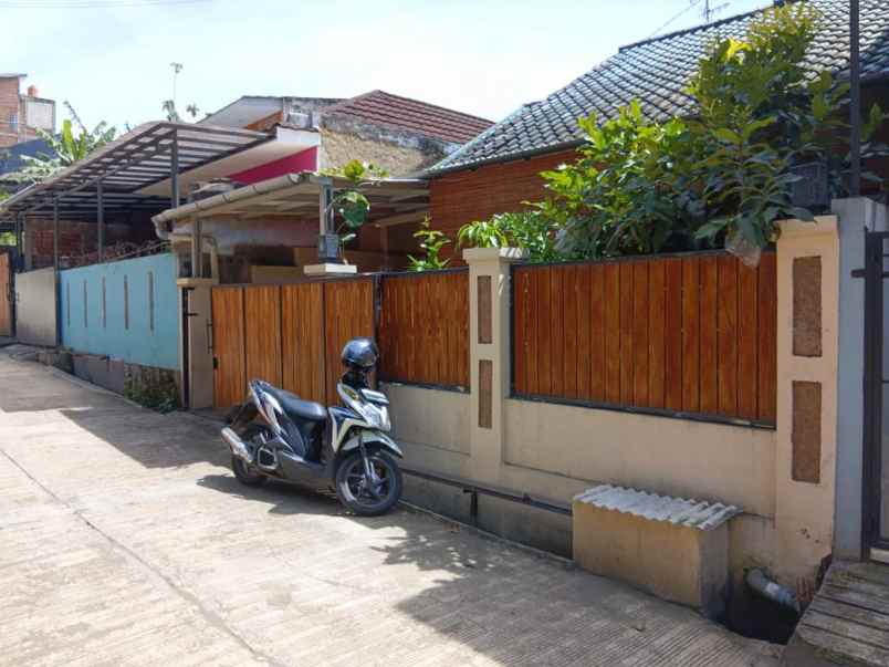 dijual rumah cipageran