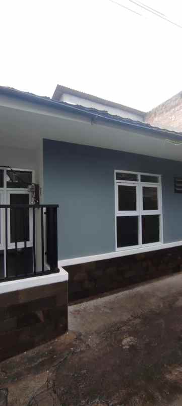 dijual rumah cipedes tengah