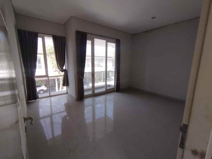 dijual rumah citraland greenlake