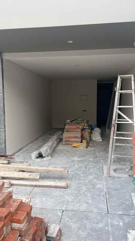 dijual rumah citraland royal park