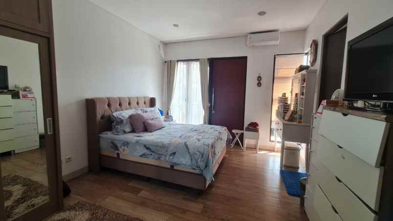 dijual rumah cluster 2 lantai full furnished siap huni