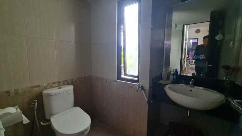 dijual rumah cluster 2 lantai full furnished siap huni