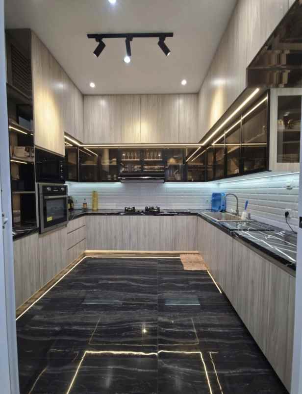 dijual rumah cluster asia tropis