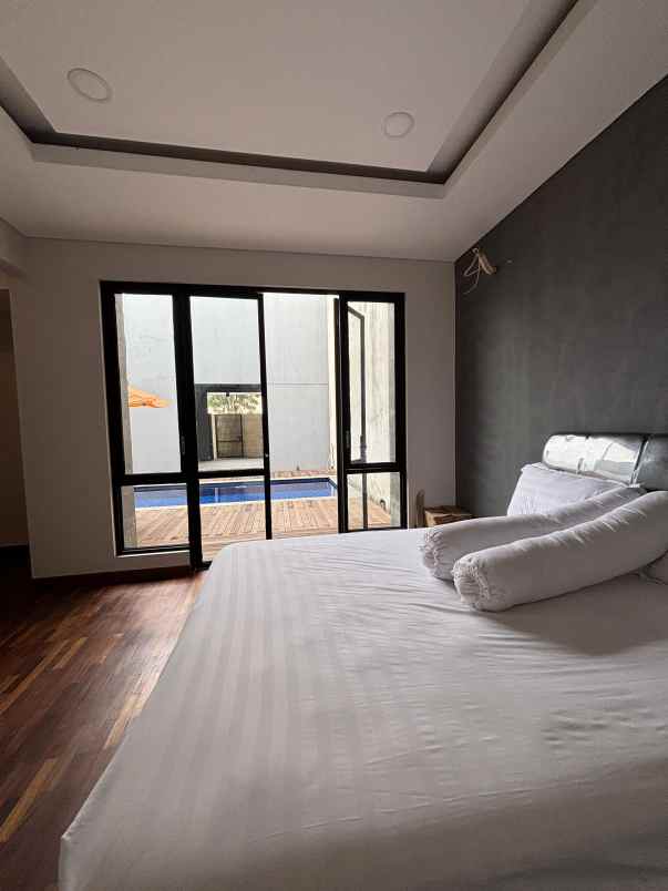 dijual rumah cluster emerald cove by