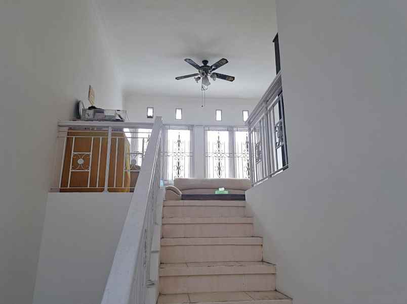 dijual rumah cluster harapan indah