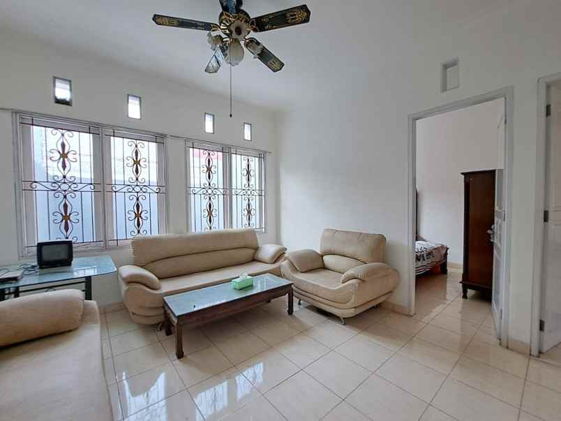 dijual rumah cluster harapan indah