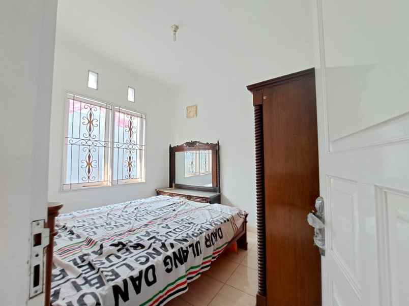 dijual rumah cluster harapan indah