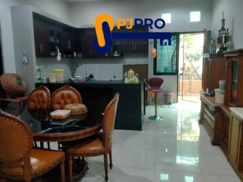 dijual rumah cluster harapan indah