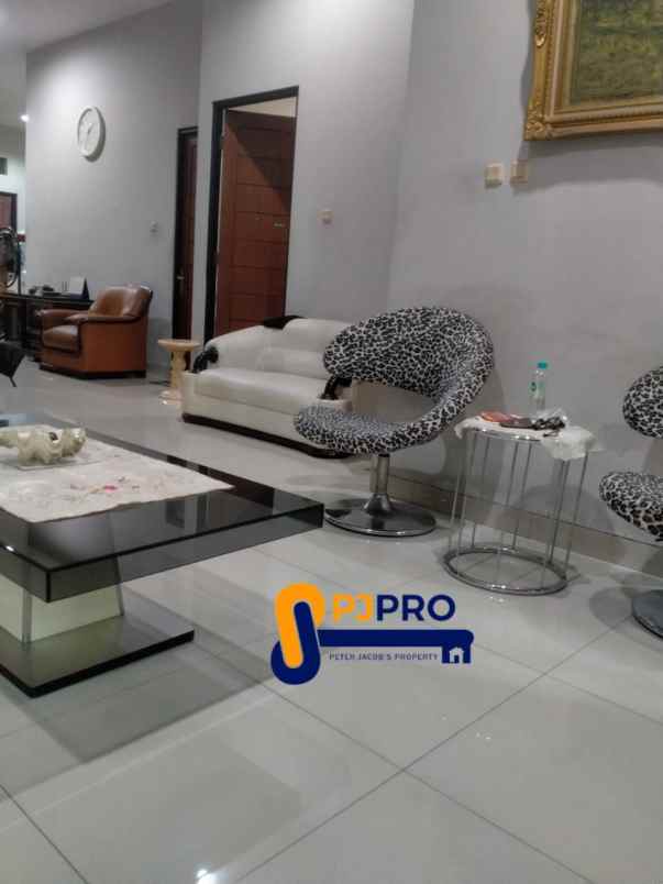 dijual rumah cluster harapan indah