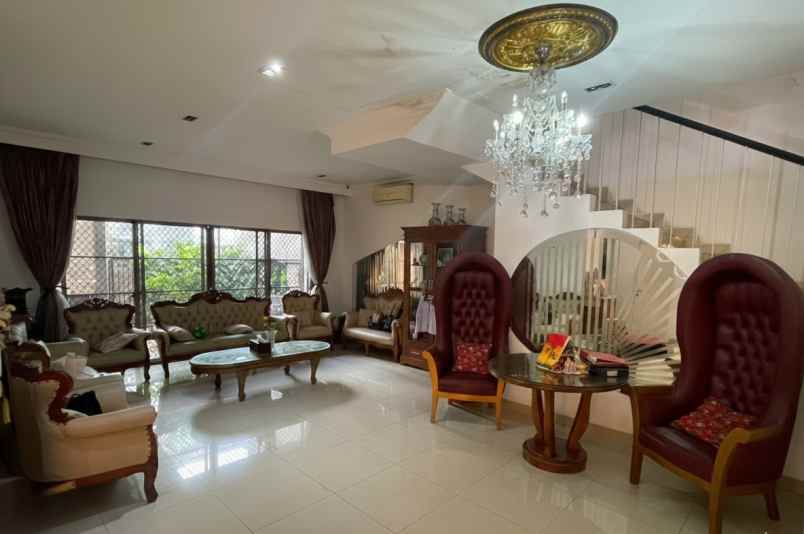 dijual rumah cluster lantana jgc