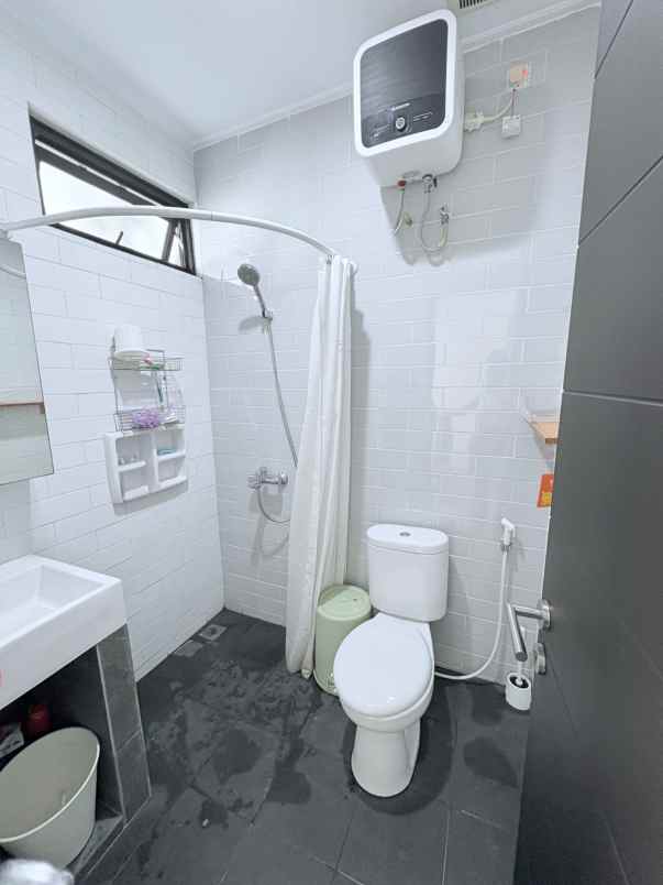 dijual rumah cluster lavesh kota