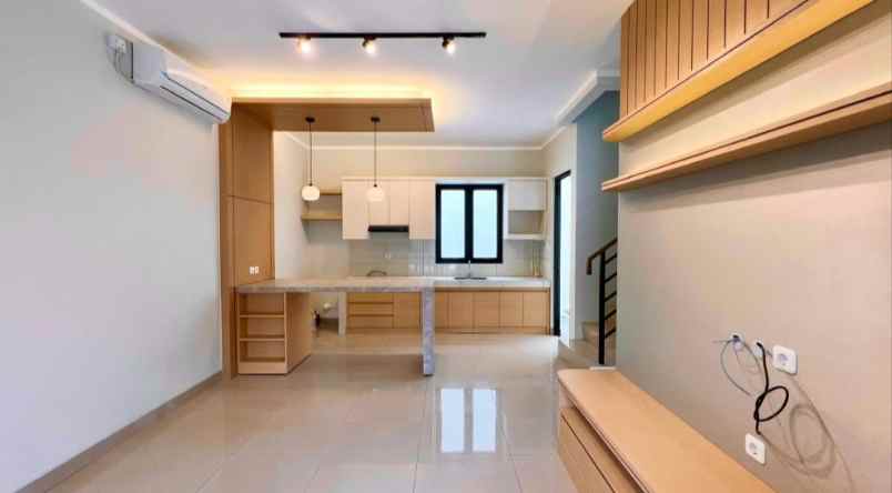 dijual rumah cluster regia summarecon