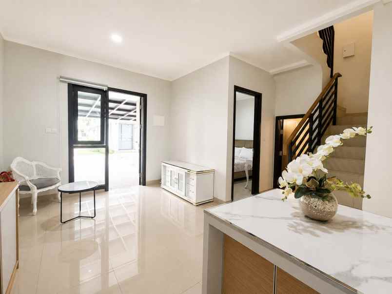 dijual rumah cluster regia summarecon