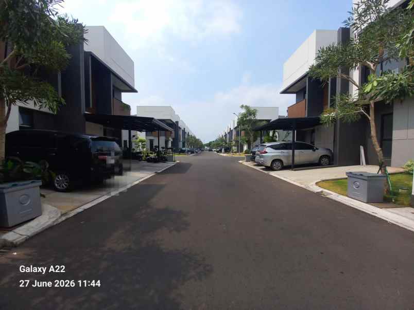 dijual rumah cluster regia summarecon