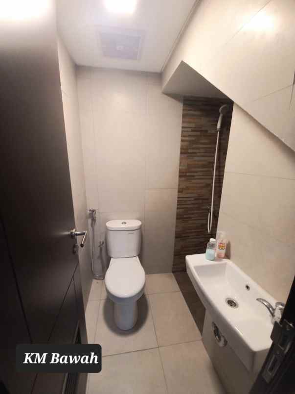 dijual rumah cluster regia summarecon