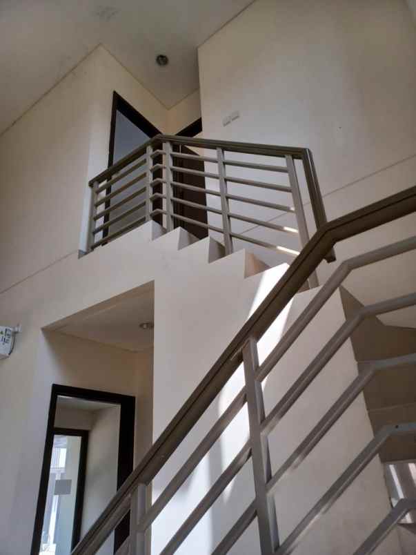 dijual rumah cluster shinano jakarta