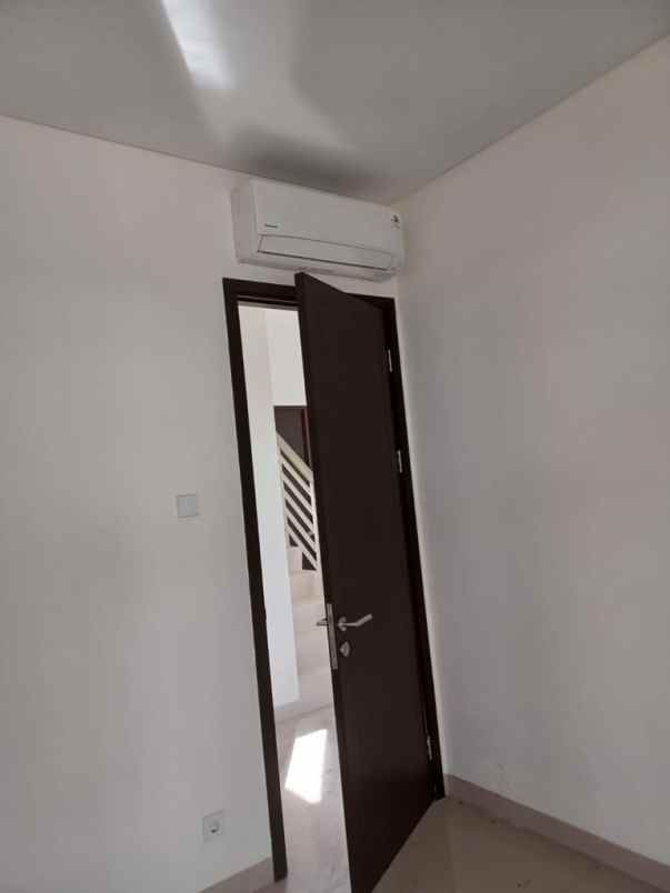 dijual rumah cluster shinano jakarta