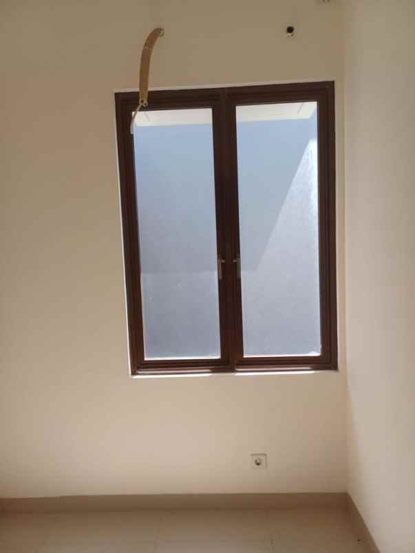 dijual rumah cluster shinano jakarta