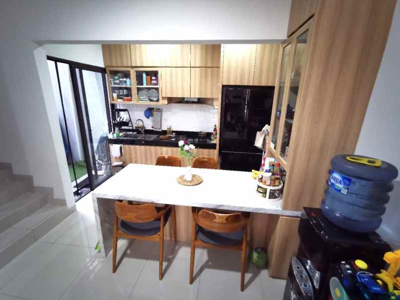 dijual rumah cluster wisteria metland