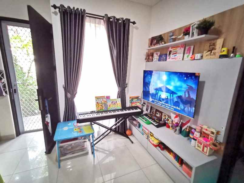 dijual rumah cluster wisteria metland