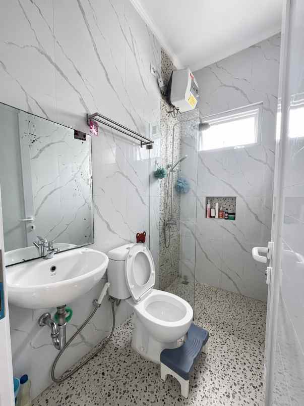 dijual rumah cluster yarra jgc jakarta