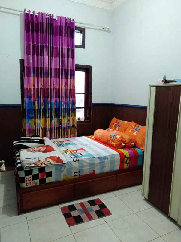 dijual rumah dan toko di tengah kota batu