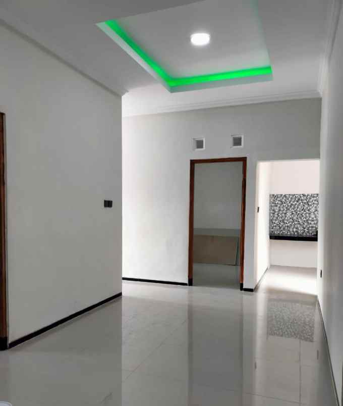 dijual rumah dekat balai desa