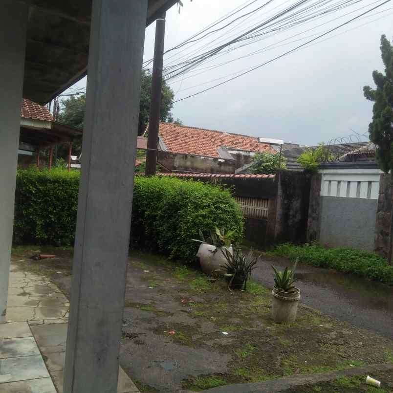 dijual rumah dengan lahan luas
