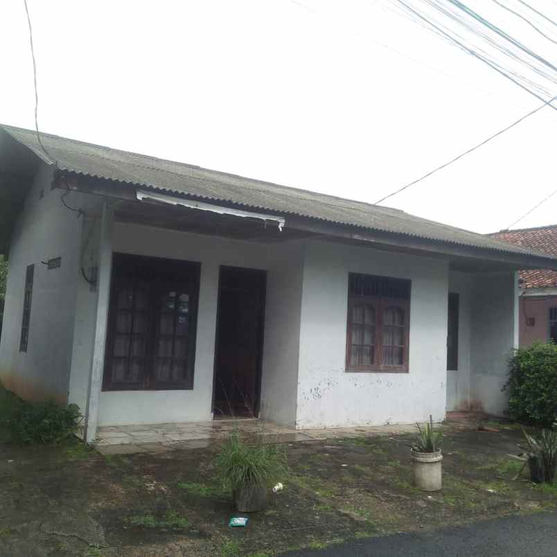dijual rumah dengan lahan luas