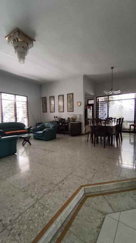 dijual rumah dharmahusada indah timur