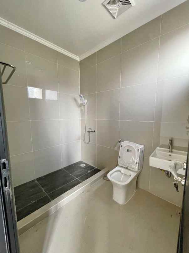 dijual rumah di bsd